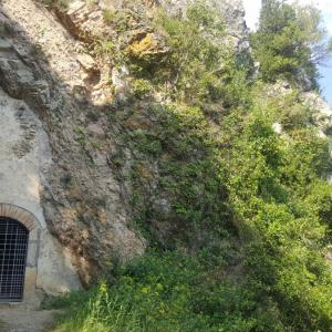 Cova sota el Santuari de Foix