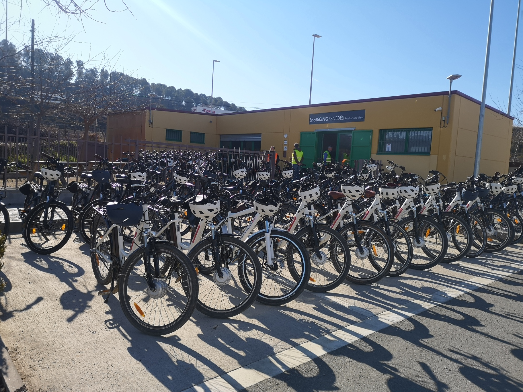 Centre de Bicis - Bikemotions - a l'estació de tren de Lavern-Subirats - Penedès