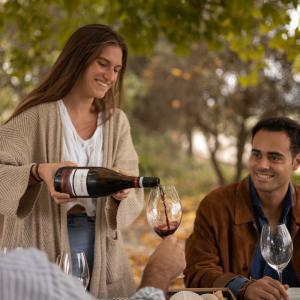 TARDAVI DE VEREMA – UNA EXPERIÈNCIA PER ALS SENTITS TAST A CEGUES, MÚSICA EN VIU I GASTRONOMIA ENTRE VINYES