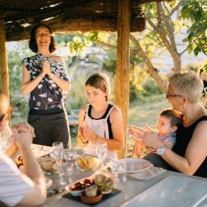 Tast de raïms i picnic gourmet entre vinyes