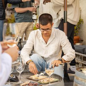TARDAVI DE VEREMA – UNA EXPERIÈNCIA PER ALS SENTITS TAST A CEGUES, MÚSICA EN VIU I GASTRONOMIA ENTRE VINYES