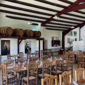 ESMORZAR I VISITA COMPLETA AL CELLER AMB DEGUSTACIÓ I TAST DE VINS