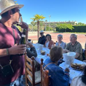 VEREMA CAVA AMB ESMORZAR ENTRE VINYES