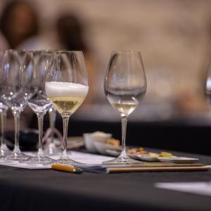 Maridatge: Harmonia de caves i aperitius gurmet vegans