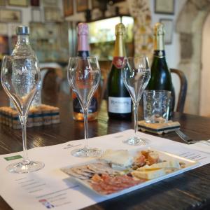 Visita i tast de cava amb Calçotada a la Bleda