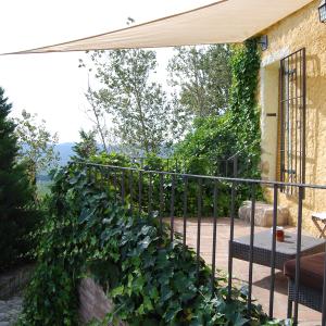 Arianella casa rural con terrasas con vistas al Penedes