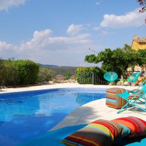 Arianella B&B piscina con vistas al Penedes