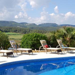 Arianella B&B piscina con vistas al Penedes