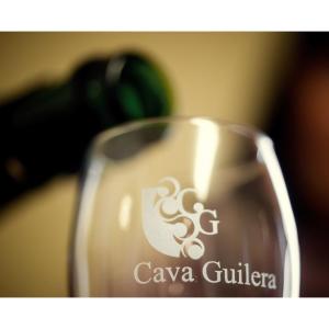 Cava Guilera: petit celler familiar entre vinyes del Penedès, fundat el 1927.