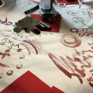 Tallers de Pintura amb Vi per a Grups d'Empresa i públic MICE - No cal saber dibuixar