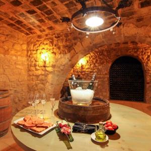 You will taste 4 emblematic long-aging sparkling wines in different parts of this charming winery 