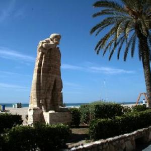 Calafell fisherman monument