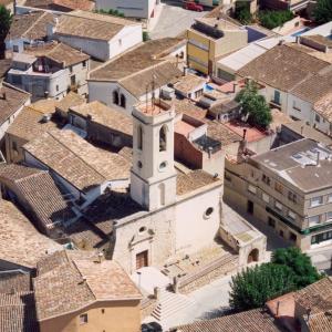 Vista aèria de l’església i el nucli antic