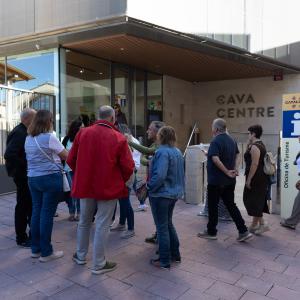 Accés principal de l'Oficina de Turisme de Sant Sadurní 