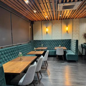  RESTAURANT SPECIALIZED IN RICE, WINES AND CAVAS
