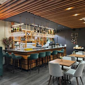  RESTAURANT SPECIALIZED IN RICE, WINES AND CAVAS