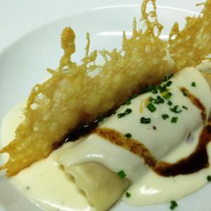 Rooster canelloni with a parmesan cheese cookie